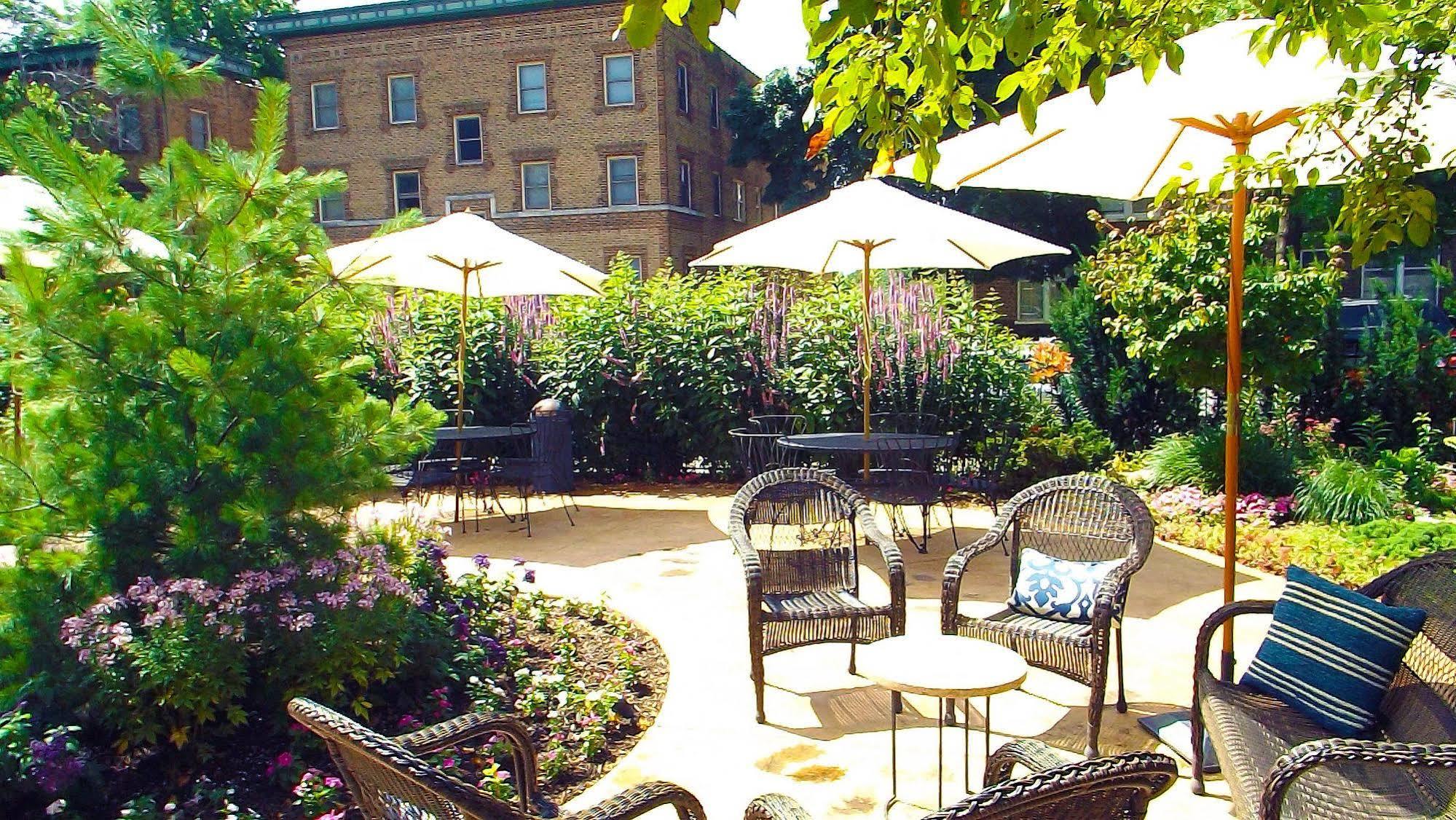 Higher Ground Hotel Independence Exterior photo